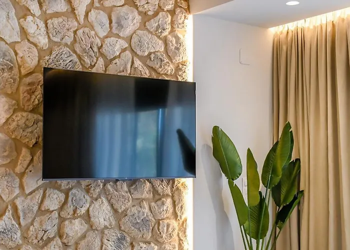 Aqua Lora Апартаменты *
